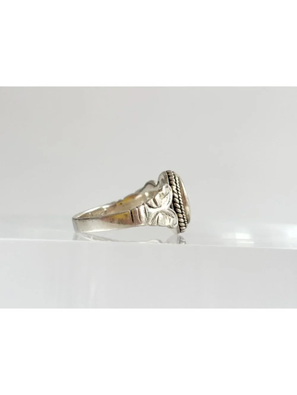 Mother of Pearl Stone Rope Frame Scroll Sterling Silver 925 Vintage Ring - sz 7
